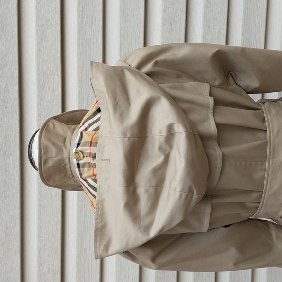 BURBERRY CHECK LINED CLASSIC TRENCH COAT WITH DETACHABLE HOOD - Picture 7 of 16